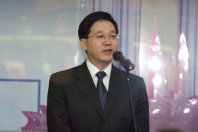 Secretary for Constitutional and Mainland Affairs Stephen Lam Sui-lung says the miniature Hong Kong Pavilion and other publicity items will bring the message of HKSAR's participation at the Expo to passengers using the HKIA.