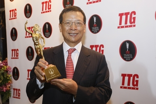 AA Chief Executive Officer Stanley Hui Hon-chung attends the presentation ceremony of the 21st TTG Travel Awards 2010 in Bangkok to receive the Best Airport award.