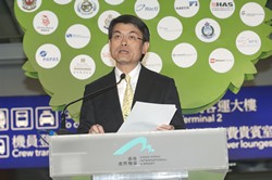 Mr Yau says the voluntary pledge demonstrates the airport community's firm commitment to further reducing carbon emissions in a progressive and transparent manner, setting an excellent example and role model for other industries and service sectors in Hong Kong.