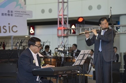 Composer Michael Lai treats the audience to his Cantopop classics on the electric piano, flute and Shakuhachi, together with musician Sunny Yeung.