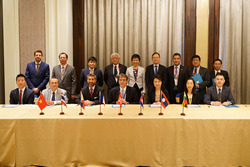 Vivian Cheung, President of Hong Kong International Aviation Academy (third right on first row), Marc Houalla, President of ENAC (fourth right on first row), the Director-Generals of civil aviation authorities of Hong Kong and the six Southeast Asian countries, including Cambodia, Laos, Myanmar, the Philippines, Thailand and Vietnam, together with representatives of the sponsors, including Cathay Pacific, Cathay Dragon and Hong Kong Airlines, as well as Direction Generale de l’Aviation Civile (DGAC) and Aeroports de Paris of France sign the Memorandum of Understanding. The signing is witnessed by Dr Fang Liu, the Secretary General of the International Civil Aviation Organization (fifth left on second row).