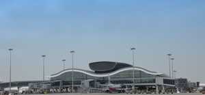 Equipped with ten bridge-served stands, the North Satellite Concourse enables about 98% of passengers at HKIA to embark and disembark airplanes in an indoor, weatherproof environment.
