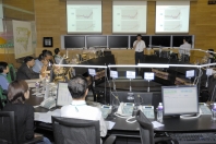 Weather experts from the Hong Kong Observatory conduct a series of briefings 
to explain the location, speed and direction of the typhoon, as well as its possible impact on air traffic movements, helping the airport community evaluate 
the situation more accurately. 