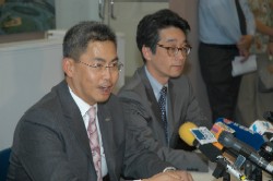 Airport Authority General Manager, Terminal, Mr Eric Wong (left) says AA works closely with airlines to enable passengers to reclaim their baggage speedily once Red Lightning Warning is lowered.