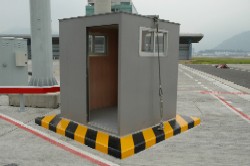 Lightning shelters have been built at the airport to provide reliable protection for apron staff during lighting strikes.